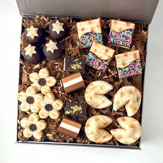 Passover Elegant Gift Basket- Peace Love Light Shop