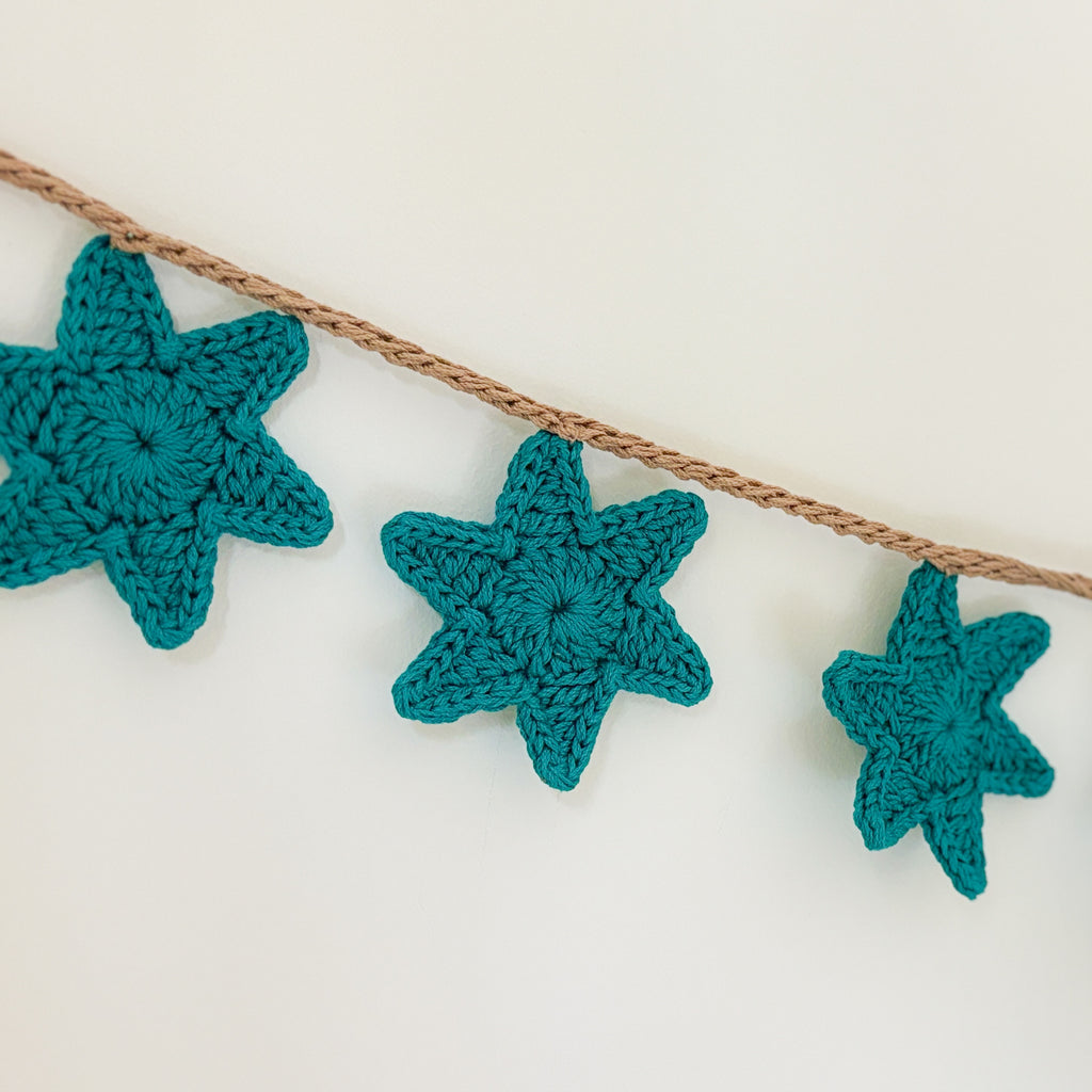 Jewish star crochet banner, Hanukkah decor - Peace Love Light Shop