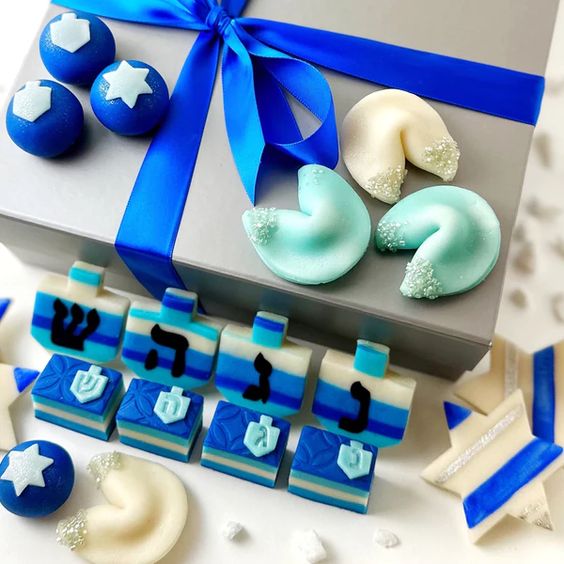 Hanukkah Elegant Gift Basket- Peace Love Light Shop